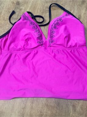 Ocean Dreams Hot Pink Tankini Top with Black Trim with skort 18w